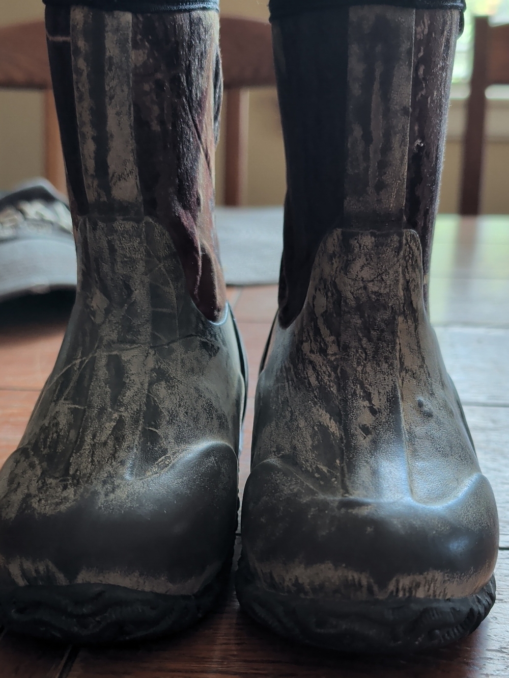 Bogs camouflage snow winter boots size 7 .